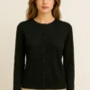 Cardigan donna con collo coreana in 100% lana merino.